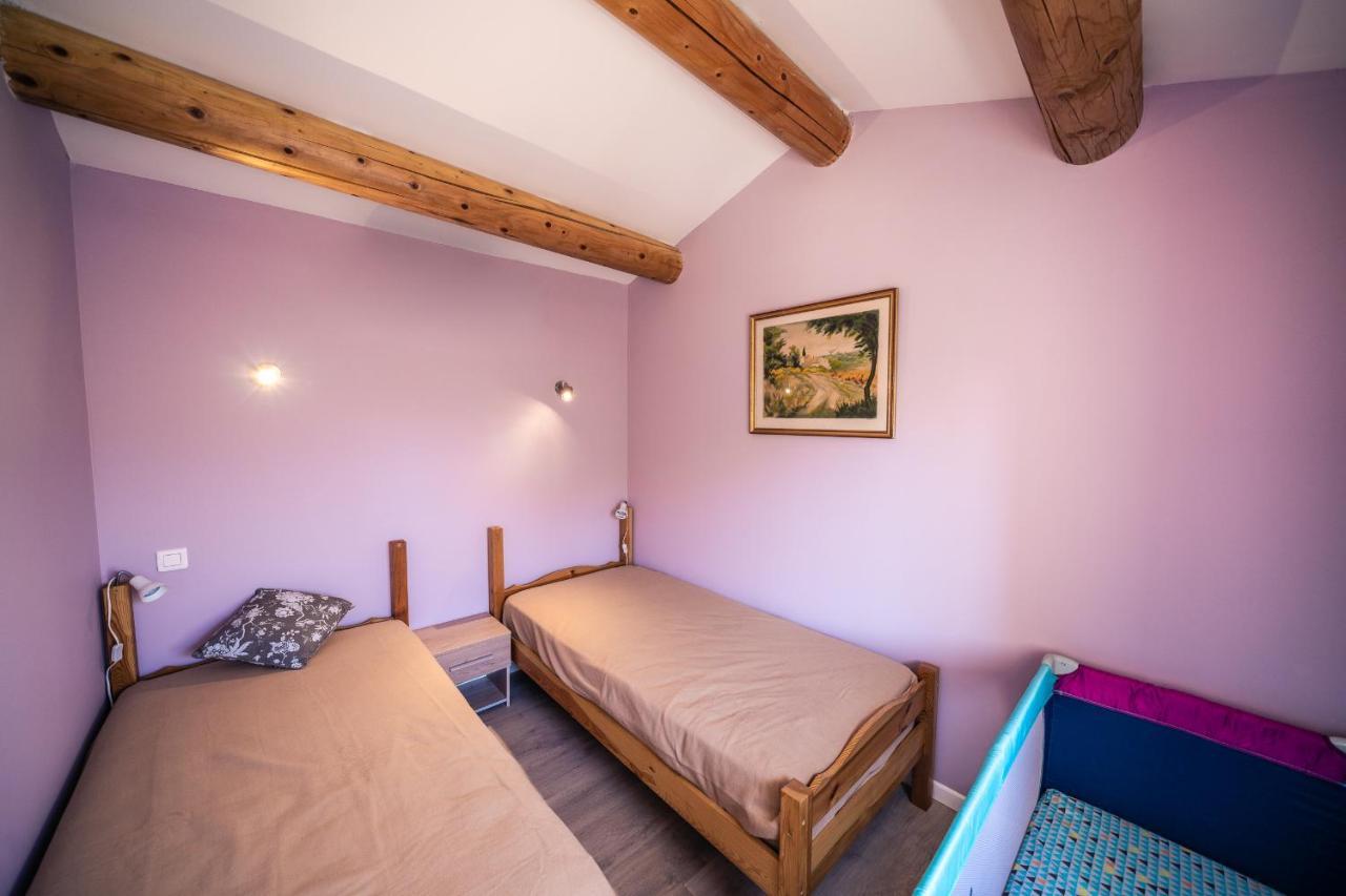 Gite "La Sainte-Croix", Traditional Provencal House For 8 People, Private Swimming-Pool, Air-Conditioner, Beautiful Scenery ヴェゾン・ラ・ロメーヌ エクステリア 写真